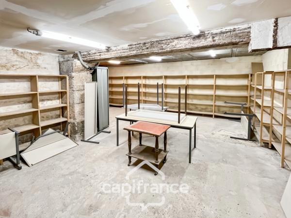Bureaux de 180m2 avec sous-sol intégral en cœur de ville dans un bel immeuble en pierre