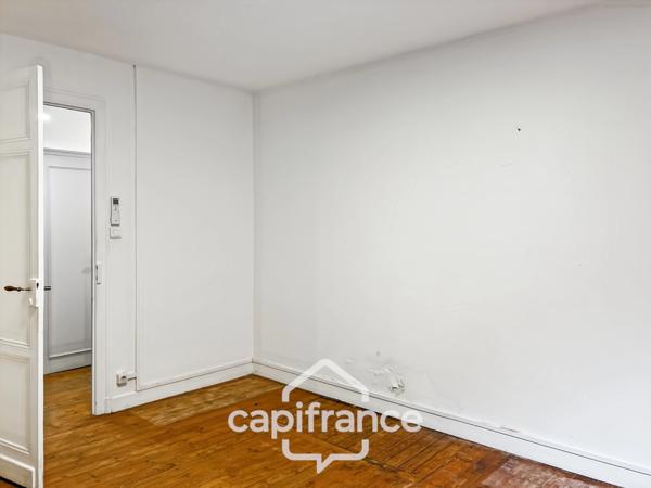 Bureaux de 180m2 avec sous-sol intégral en cœur de ville dans un bel immeuble en pierre
