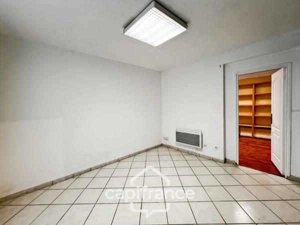 Bureaux de 180m2 avec sous-sol intégral en cœur de ville dans un bel immeuble en pierre