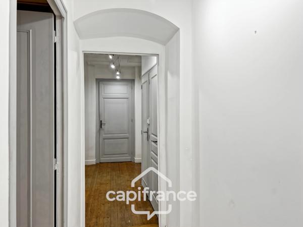 Bureaux de 180m2 avec sous-sol intégral en cœur de ville dans un bel immeuble en pierre