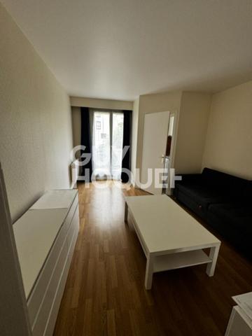 STUDIO MEUBLE AVEC BALCON  - MICHELET