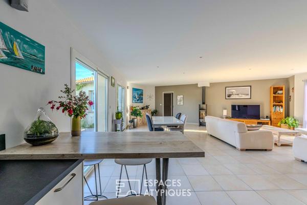 Élégante villa moderne de plain-pied à quelques pas des plages