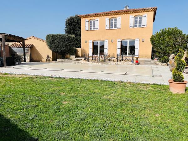 Villa lumineuse exposée Sud avec piscine