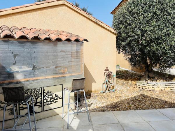 Villa lumineuse exposée Sud avec piscine