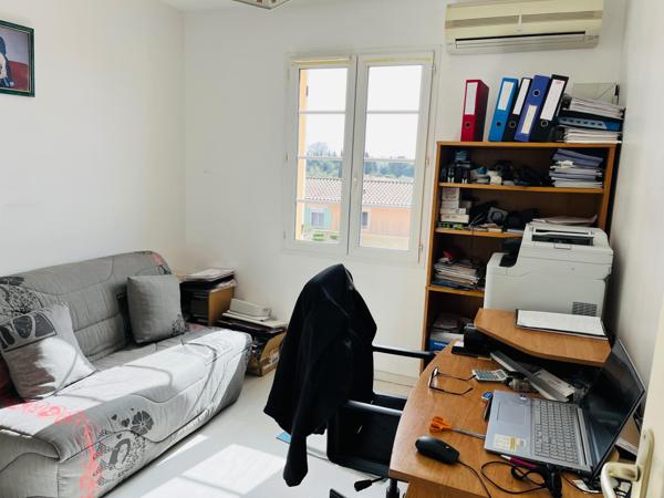 Villa lumineuse exposée Sud avec piscine