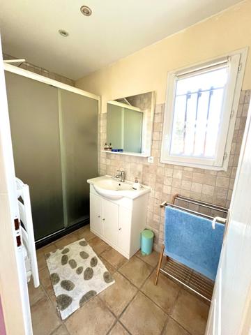 Villa lumineuse exposée Sud avec piscine