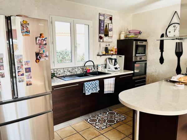 Villa lumineuse exposée Sud avec piscine