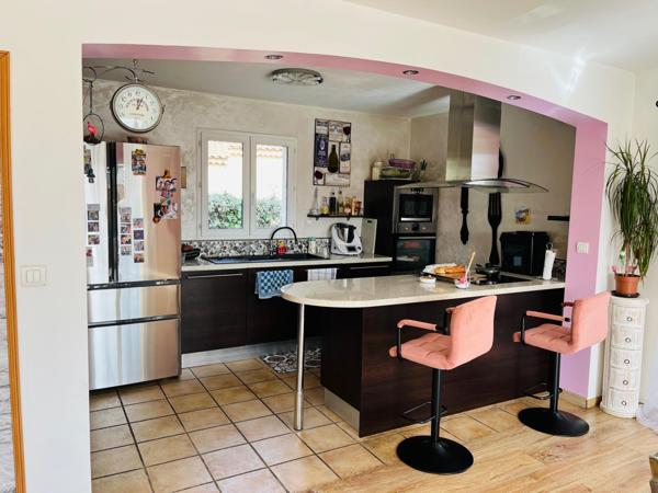 Villa lumineuse exposée Sud avec piscine