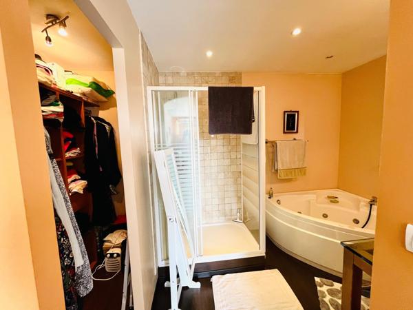 Villa lumineuse exposée Sud avec piscine