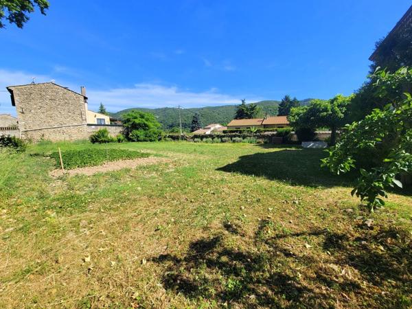 Terrain à bâtir de 588 m²