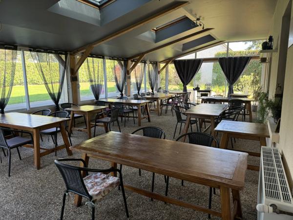 Immeuble à vendre 550 m2 Restaurant, appartement terrain 2283m2 parking 1572m2 ()