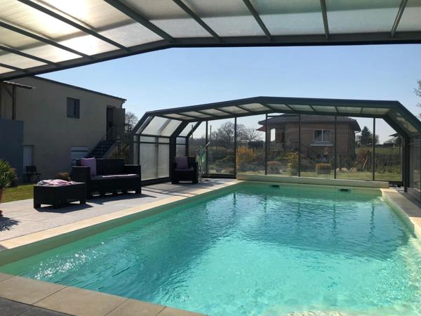 Immeuble à vendre 550 m2 Restaurant, appartement terrain 2283m2 parking 1572m2 ()