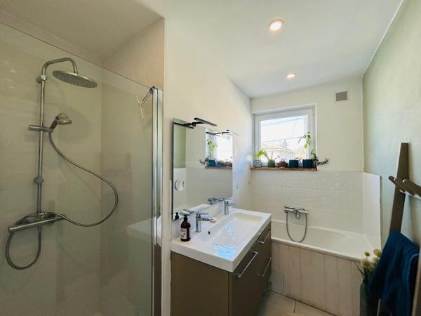 Renovated detached house with independent living space, terrace and balcony – Close to the centre of Charroux