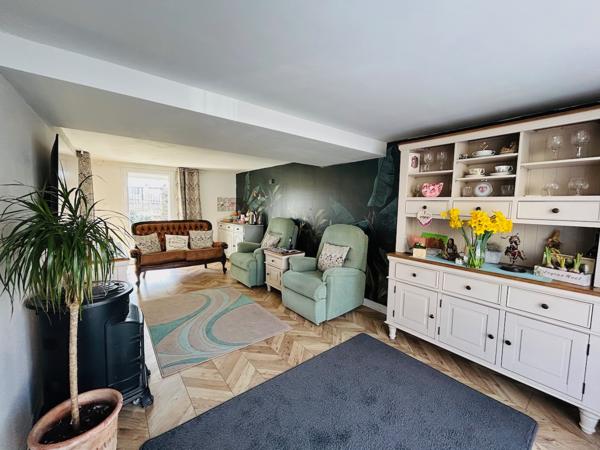 Renovated detached house with independent living space, terrace and balcony – Close to the centre of Charroux