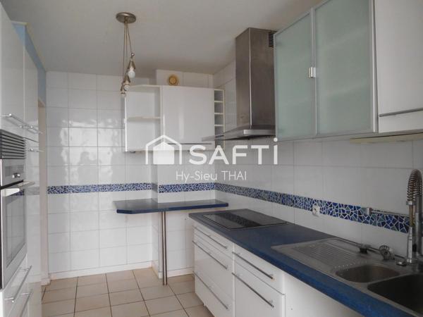 Appartement T3 avec balcon, 2 chambres, 11ème étage avec ascenseur,
