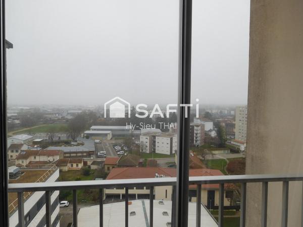 Appartement T3 avec balcon, 2 chambres, 11ème étage avec ascenseur,
