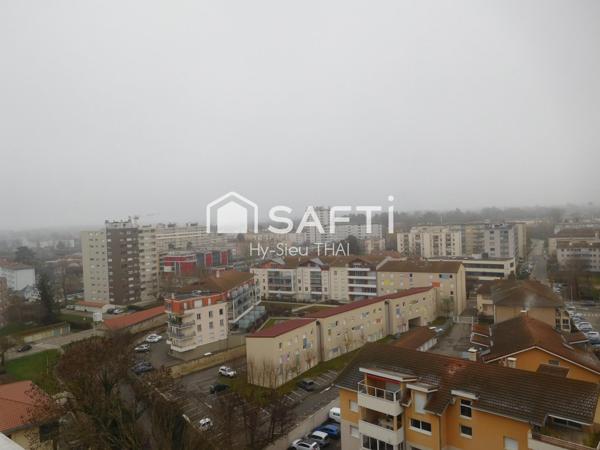 Appartement T3 avec balcon, 2 chambres, 11ème étage avec ascenseur,