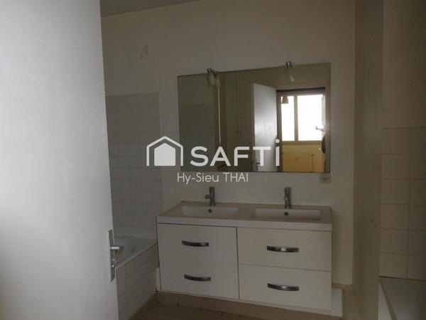 Appartement T3 avec balcon, 2 chambres, 11ème étage avec ascenseur,