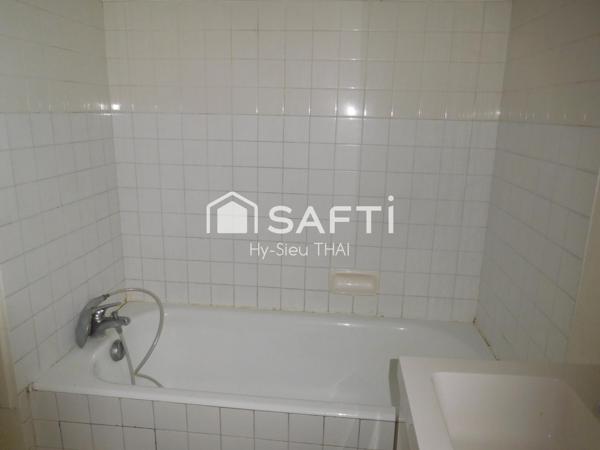 Appartement T3 avec balcon, 2 chambres, 11ème étage avec ascenseur,