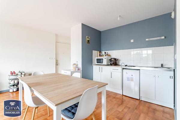 Appartement à louer 2 pièces 45.72m² Beuvrages (59192)