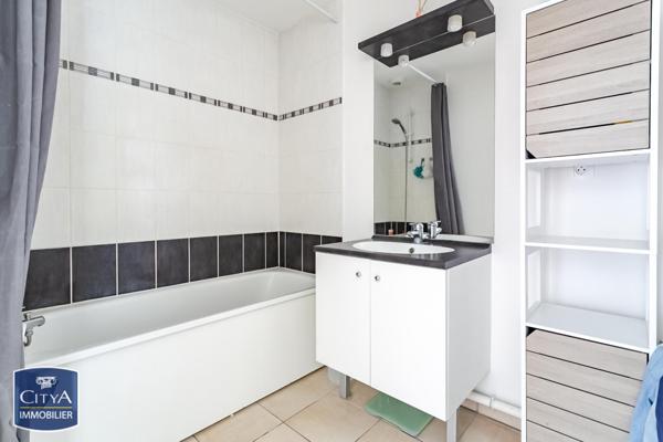 Appartement à louer 2 pièces 45.72m² Beuvrages (59192)