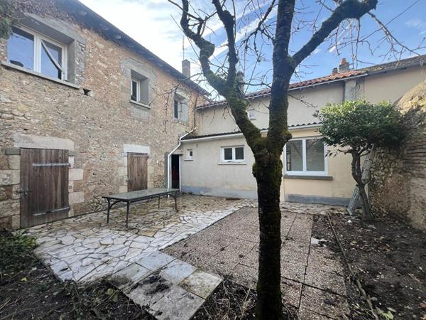Vente Maison 9 pièces 211 m2 à Lussac-les-Châteaux