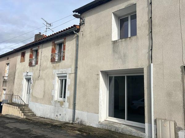 Vente Maison 9 pièces 211 m2 à Lussac-les-Châteaux