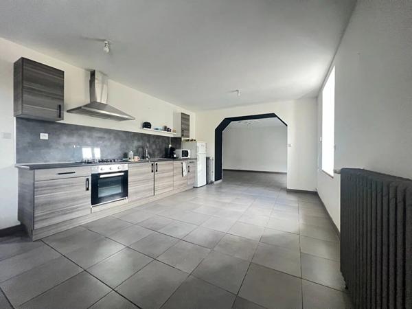 Vente Maison 9 pièces 211 m2 à Lussac-les-Châteaux