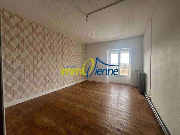 Vente Maison 9 pièces 211 m2 à Lussac-les-Châteaux