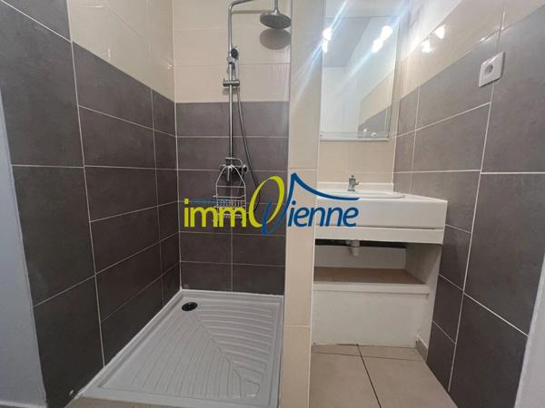 Vente Maison 9 pièces 211 m2 à Lussac-les-Châteaux