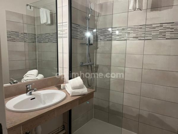 Hôtel Moderne *** Avec restaurant et (licence 4) à vendre à l’entrée de Cognac direction Angoulême 1 290 000 € | 1016 m² CHATEAUBERNARD (16)