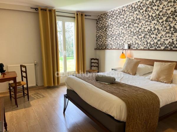 Hôtel Moderne *** Avec restaurant et (licence 4) à vendre à l’entrée de Cognac direction Angoulême 1 290 000 € | 1016 m² CHATEAUBERNARD (16)