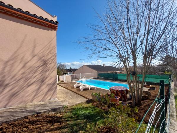 VILLA CONTEMPORAINE RECENTE AVEC PISCINE