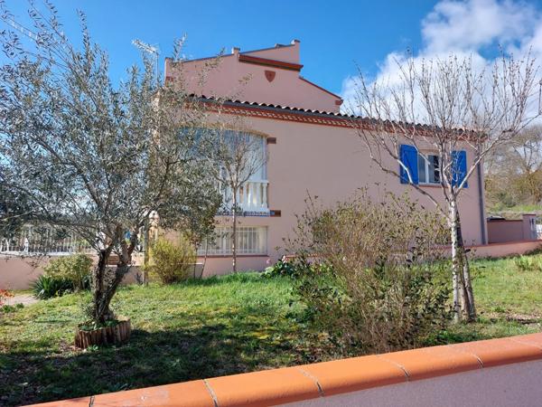 VILLA CONTEMPORAINE RECENTE AVEC PISCINE