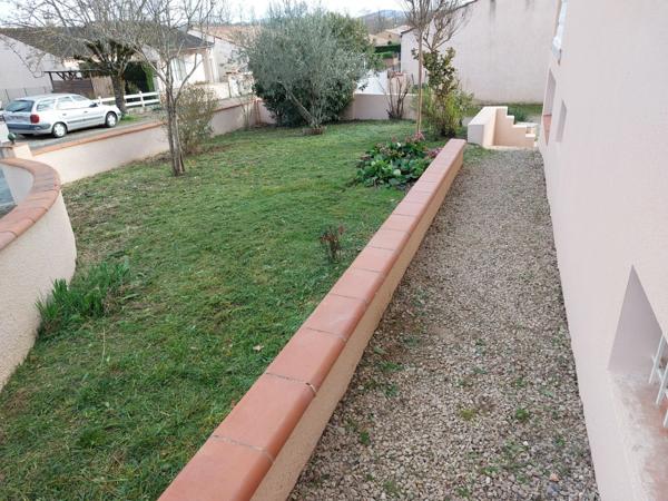 VILLA CONTEMPORAINE RECENTE AVEC PISCINE