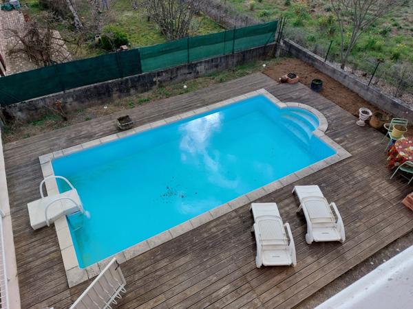 VILLA CONTEMPORAINE RECENTE AVEC PISCINE