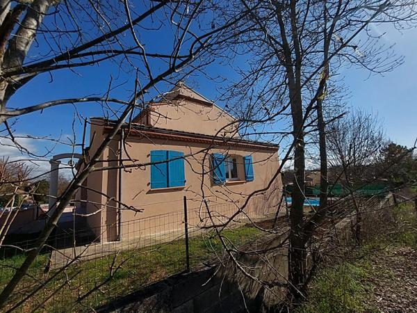 VILLA CONTEMPORAINE RECENTE AVEC PISCINE