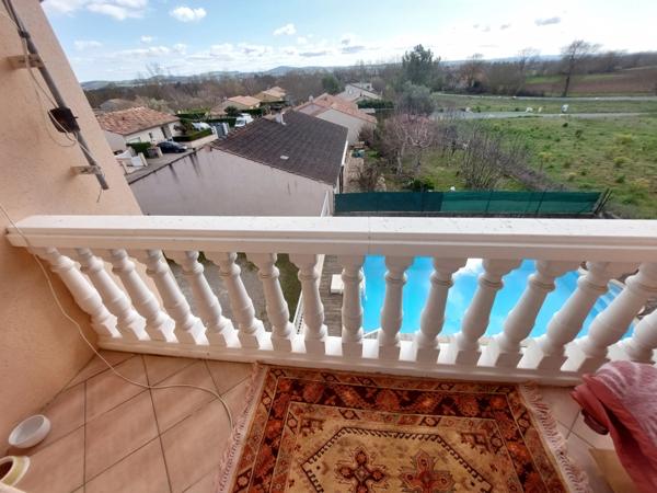 VILLA CONTEMPORAINE RECENTE AVEC PISCINE