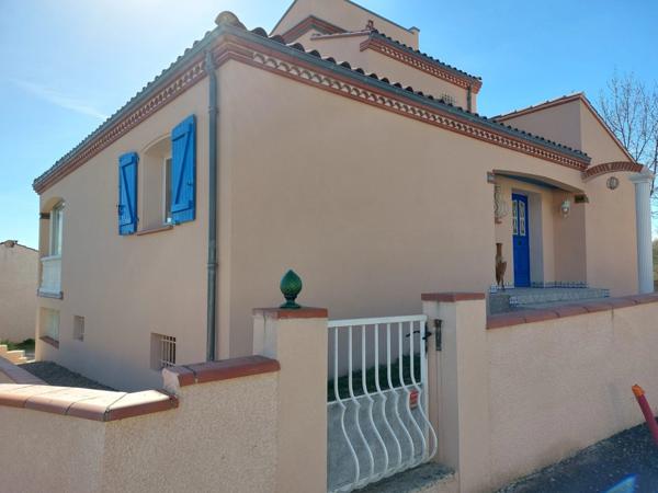 VILLA CONTEMPORAINE RECENTE AVEC PISCINE