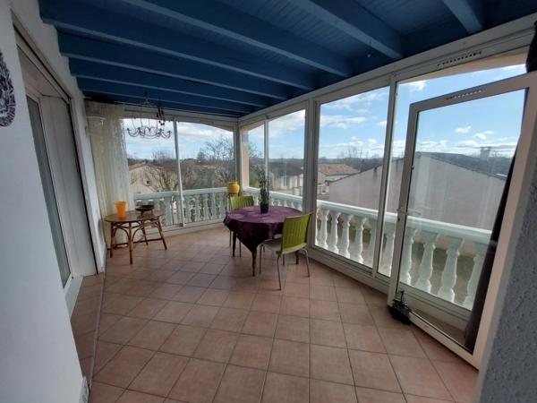 VILLA CONTEMPORAINE RECENTE AVEC PISCINE