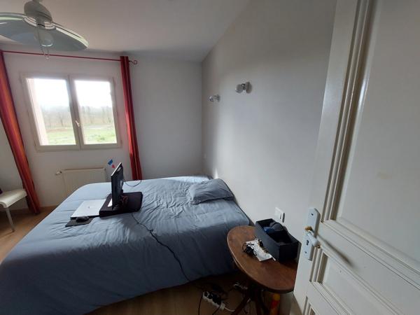 VILLA CONTEMPORAINE RECENTE AVEC PISCINE