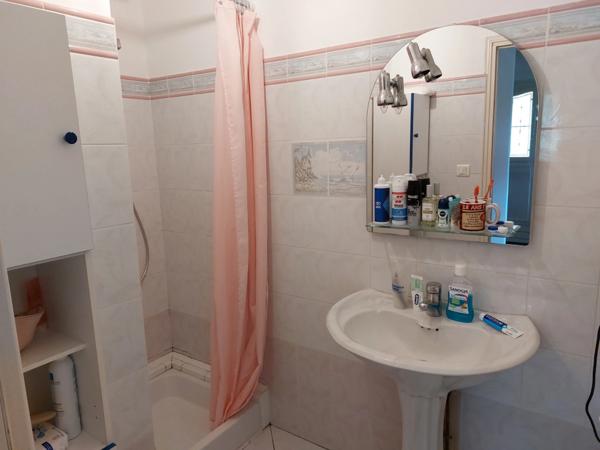 VILLA CONTEMPORAINE RECENTE AVEC PISCINE