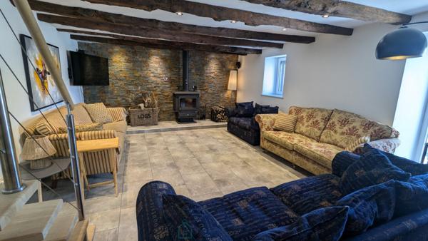 Magnifique propriété en pierre de 246 m² avec piscine intérieure et verger