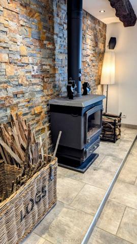 Magnifique propriété en pierre de 246 m² avec piscine intérieure et verger