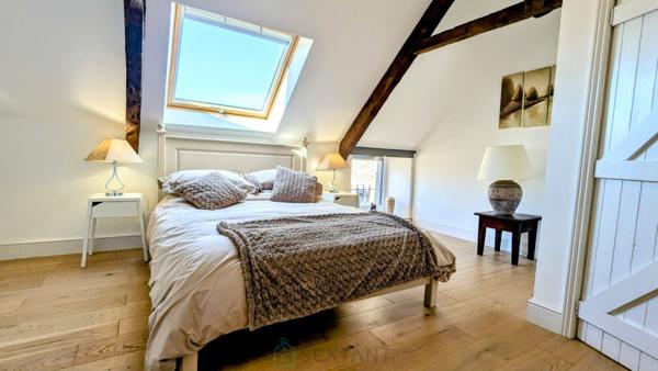 Magnifique propriété en pierre de 246 m² avec piscine intérieure et verger