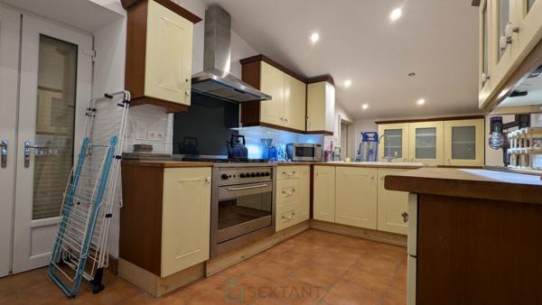 Magnifique propriété en pierre de 246 m² avec piscine intérieure et verger