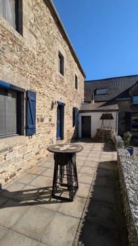 Magnifique propriété en pierre de 246 m² avec piscine intérieure et verger