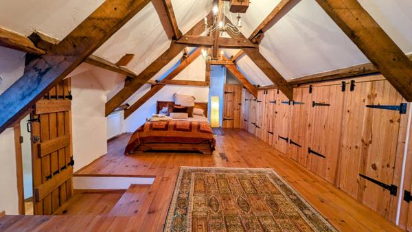 Magnifique propriété en pierre de 246 m² avec piscine intérieure et verger