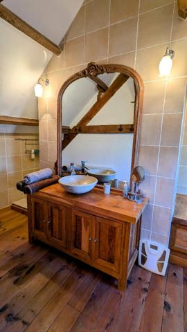 Magnifique propriété en pierre de 246 m² avec piscine intérieure et verger