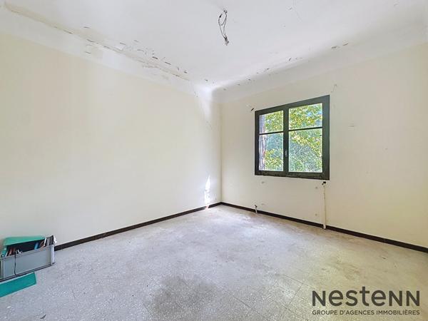 Villa à rénover T7 210 m2 sur terrain 7800 m2 Trets